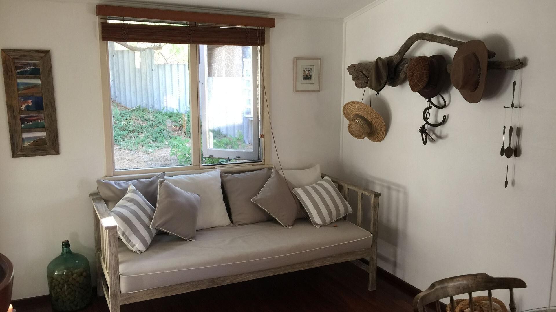 The Treehouse ~ Sanitised - YES !!!- Bed Linen & Kayaks Incl - Pets Welcome!