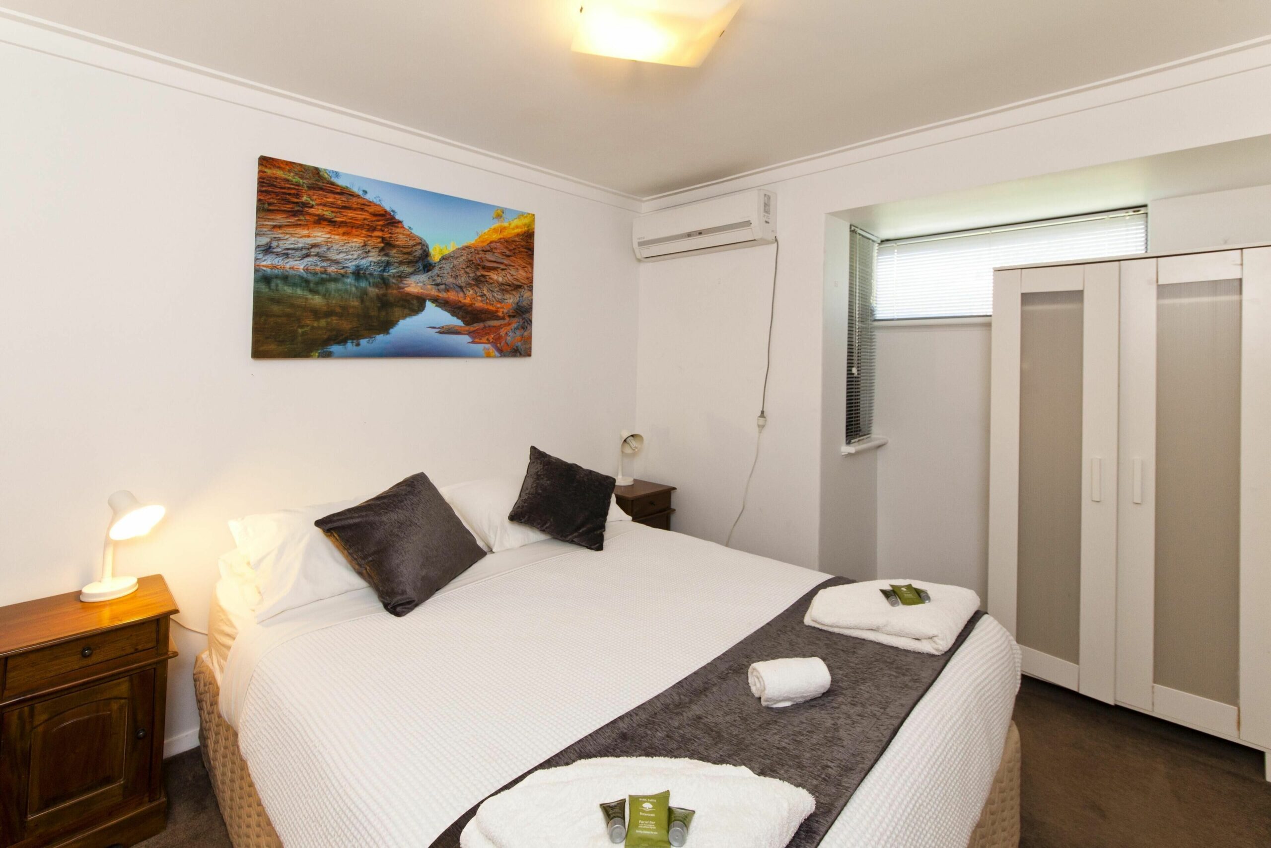 Stylish Subiaco Terrace Accommodation - 3 Bedrooms, Central Location