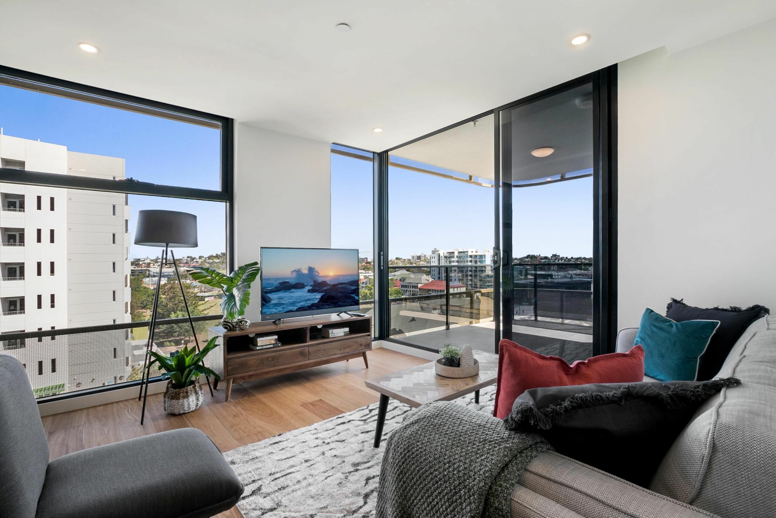 Resort-style Apartment With Balcony, Pool and Gym