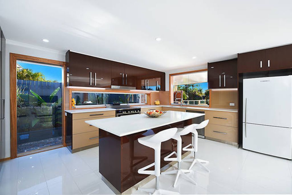 Luxury Waterfront Family Entertainer IN Broadbeach Waters