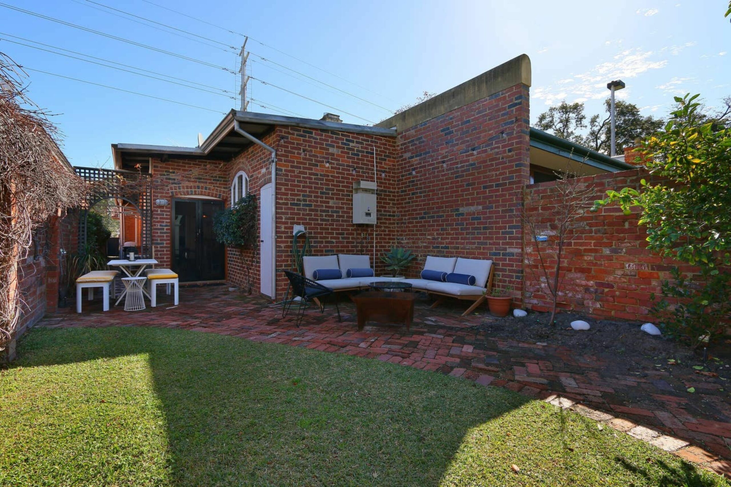 Designer 2 Bedroom House With Garden in Northbridge