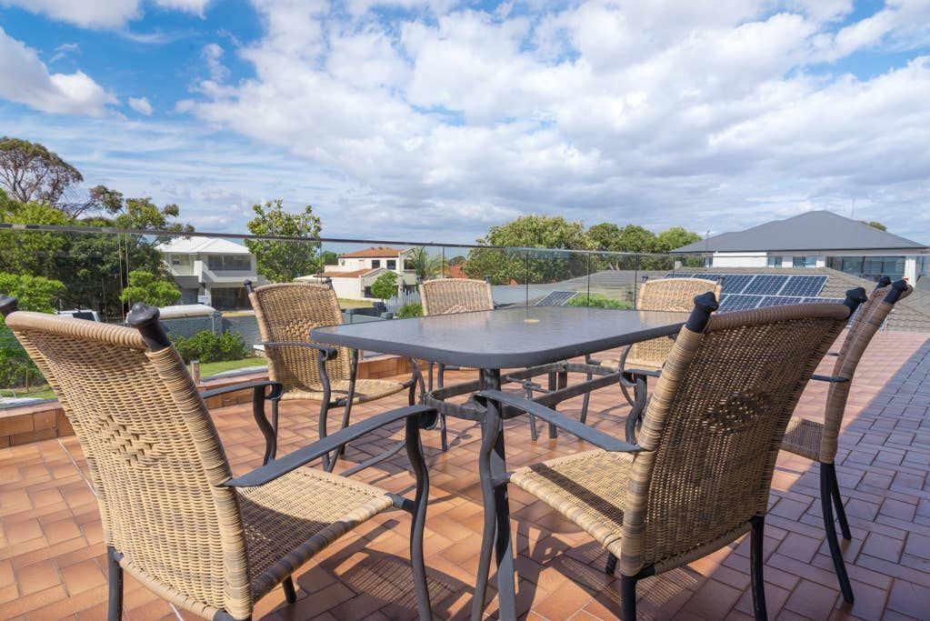 LATHLAIN DELIGHT! CLOSE TO CROWN, OPTUS STADIUM & CITY