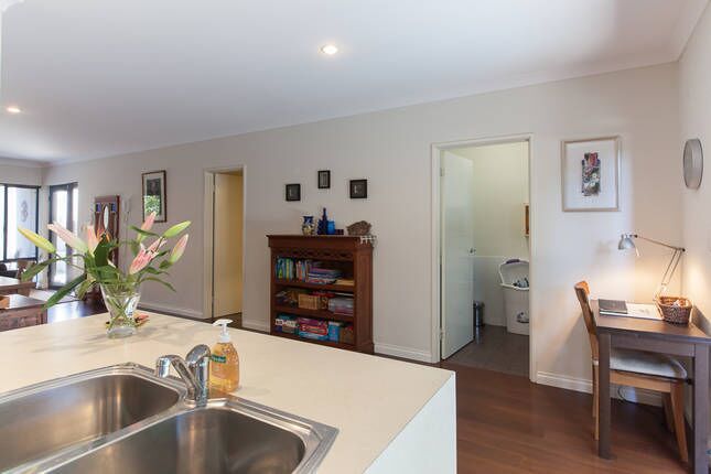 Mosman Park Stylish Townhouse - Near Glyde St-150m to Coles Supermarket & train