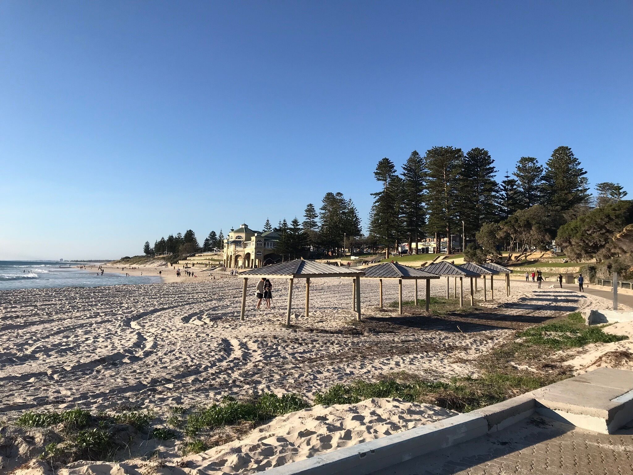 Cottesloe Beachfront Luxury Ocean View Apartment Ideal for Couple and Children