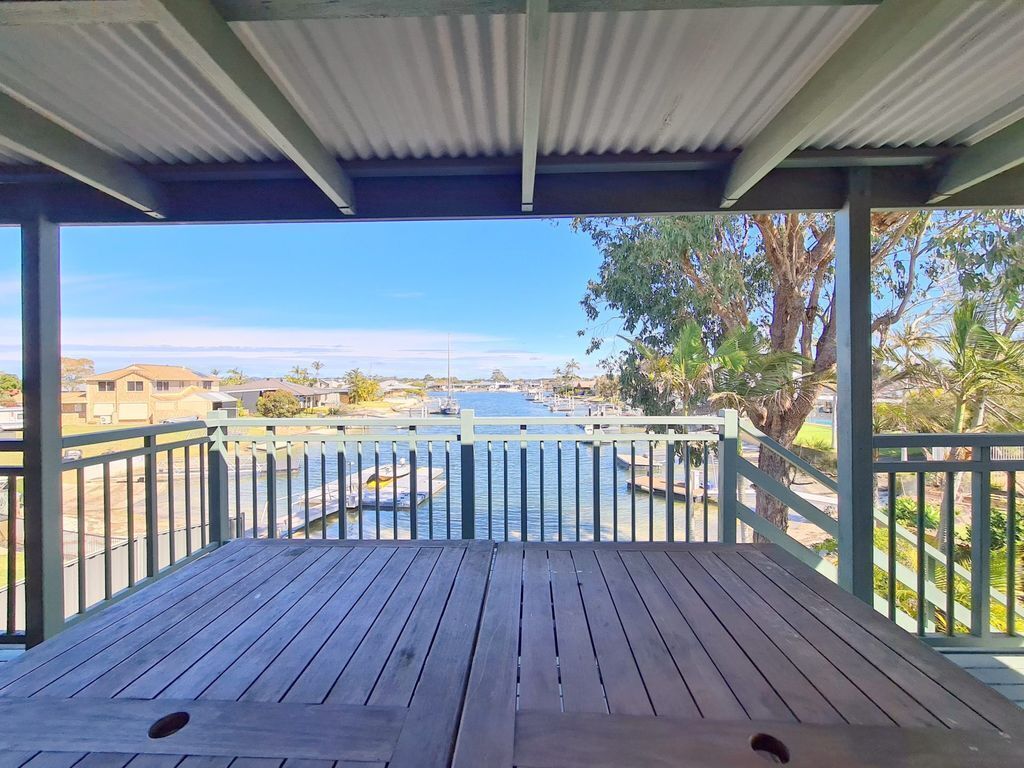 5 Westringia Place - Wonderful Waterfront Home