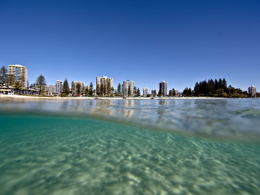 Rainbow Pacific Unit 8- Ocean views over Rainbow Bay Coolangatta with free Wi-Fi