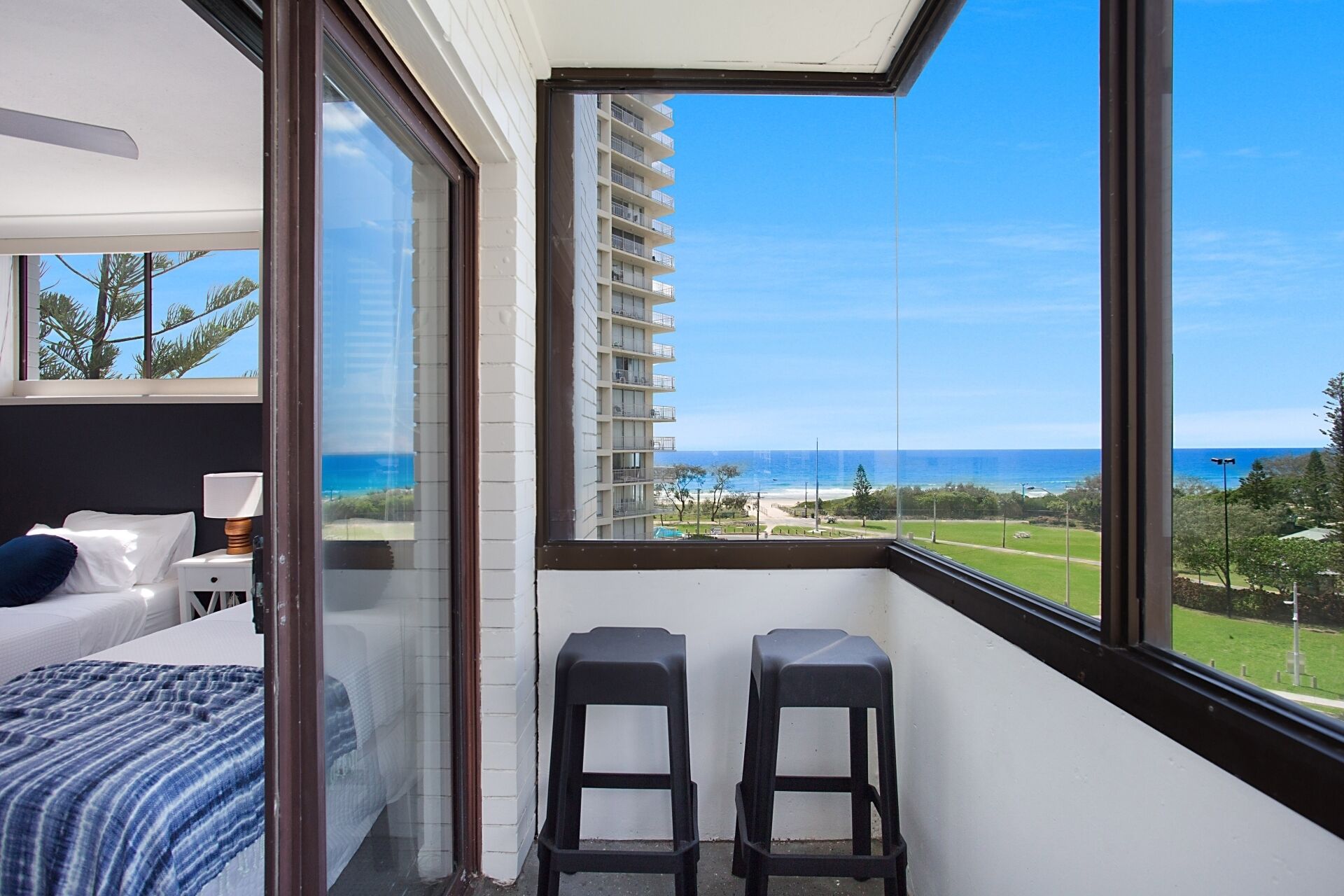 Wow! Stylish Ocean-view Beachside Apartment