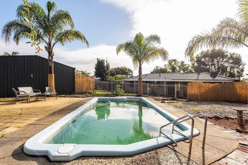 Welcome to our Thornlie Home With a Huge Backyard and Swimming Pool to Enjoy in the Summer