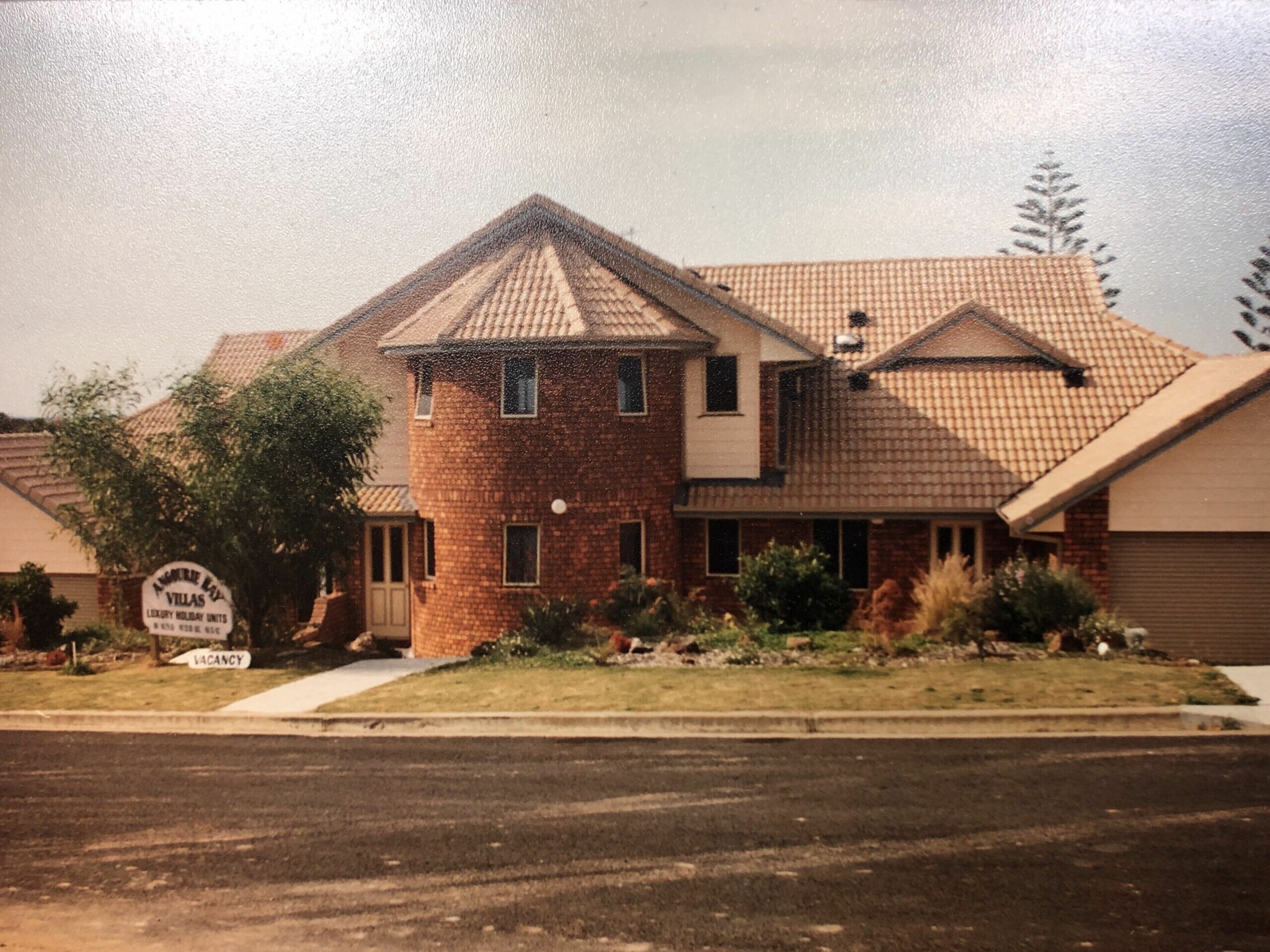 Beautiful 2storey Villa 3 Mins Walk to Restaurant Cafes and Spooky Beach