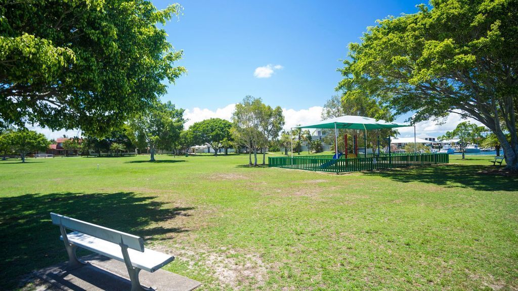 Broadwater Paradise - A Short Walk to the Beach