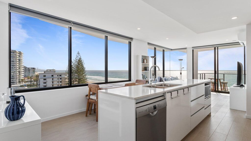 Ocean Views Apartment With Rooftop Pool