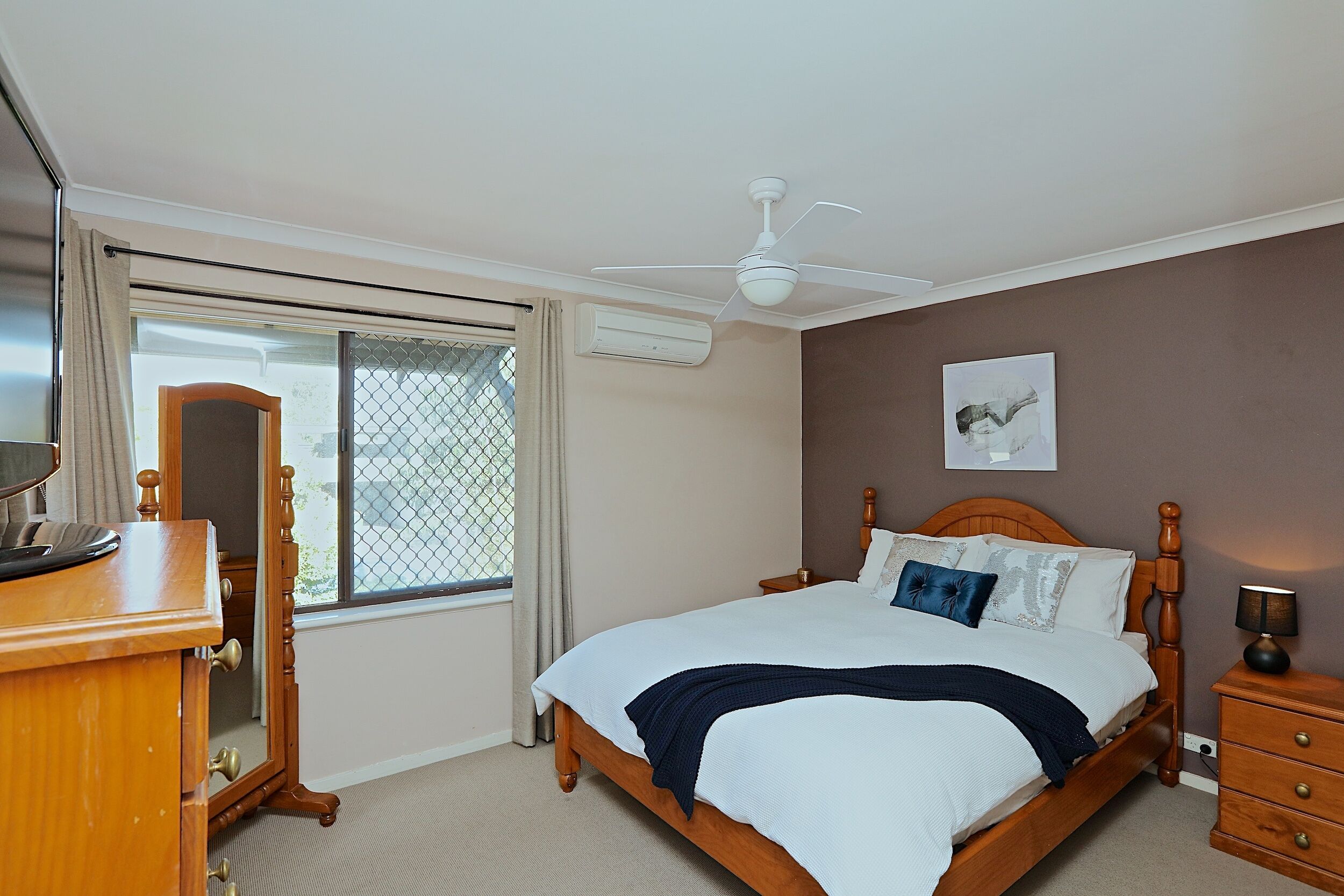 BEST LOCATION in Perth!  Free Wifi & Netflix Gorgeous Family friendly townhouse