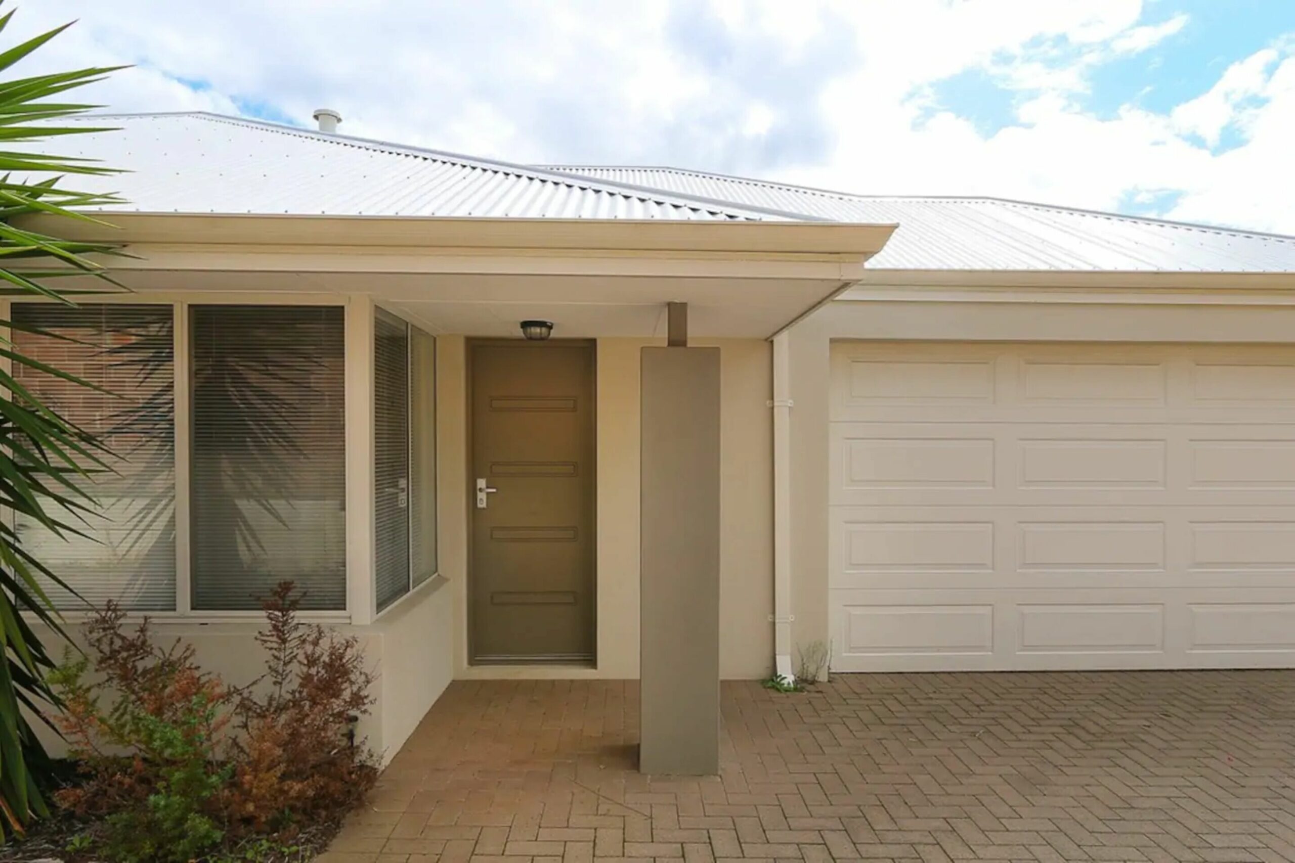 Stunning Home Near Scarborough Beach Sleeps 11