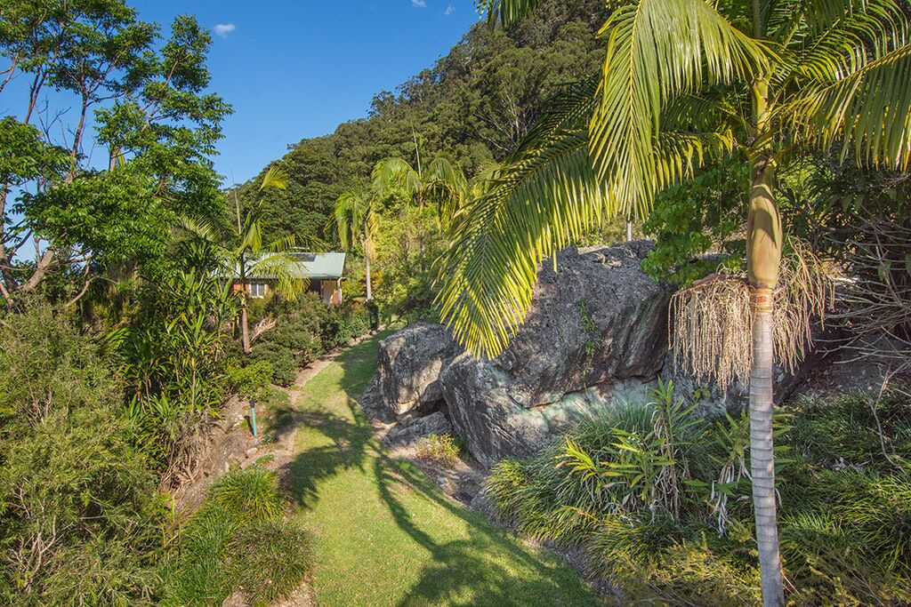 CLOGHEEN COTTAGE  Stunning Mountain and Ocean Views in the Byron Bay Hinterland