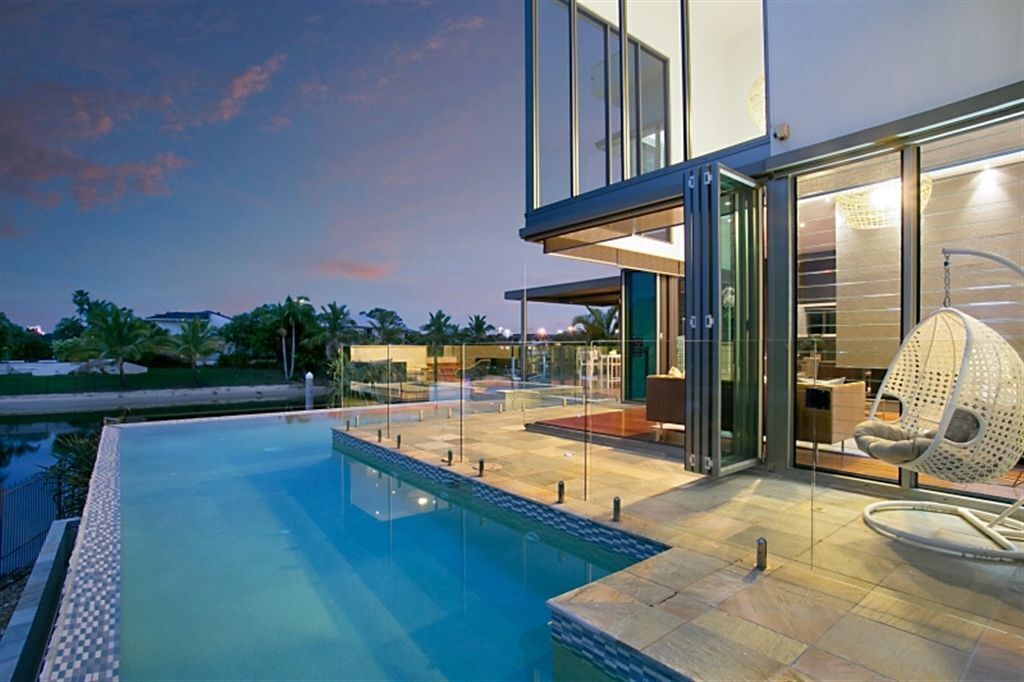 Elite Holiday Homes Lumiere` Broadbeach Surrounded By Water