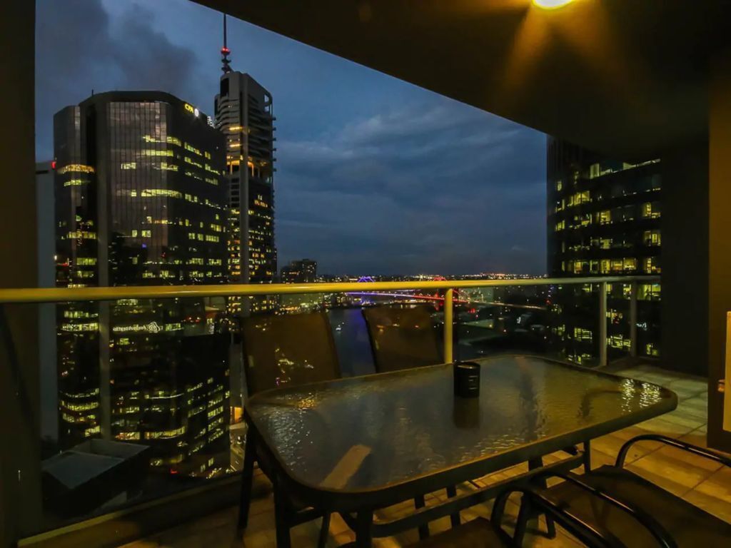 Amazing Brisbane CBD 2 Bedroom Apartment With River Views