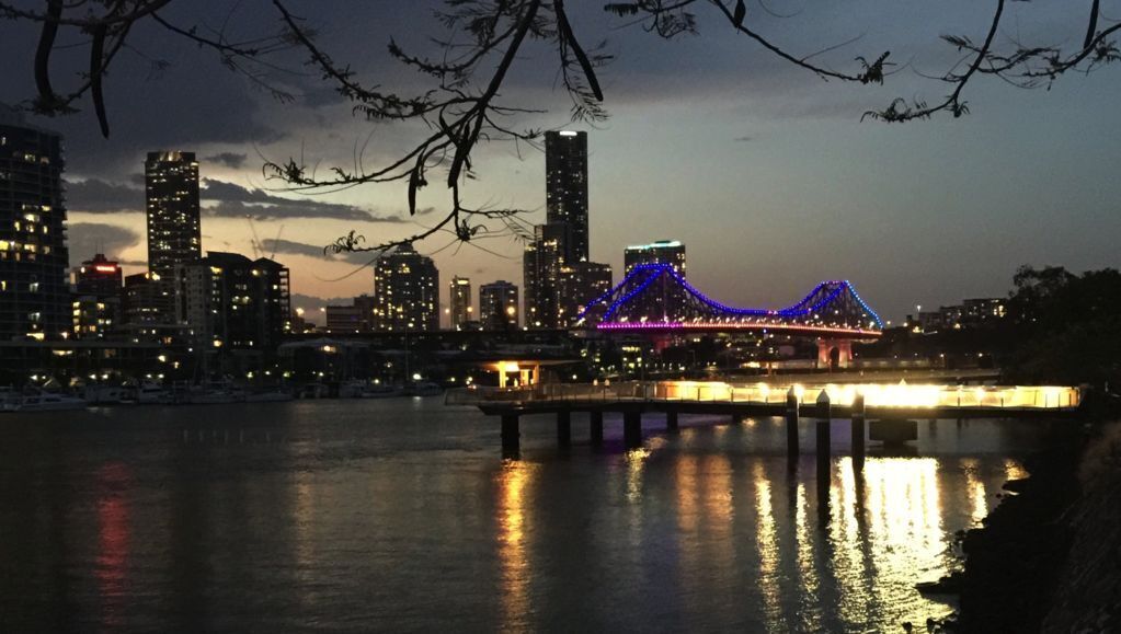 Glam ~ Skyline City, Water + Story Bridge Views