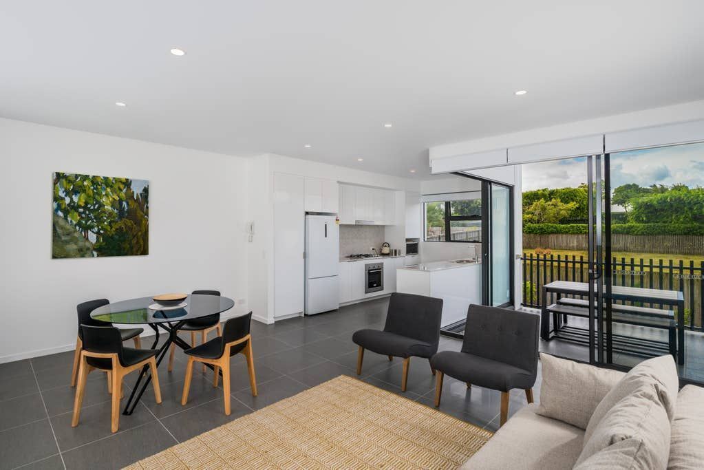 Executive 2BR Bulimba Apartment Across From the Park on Oxford St