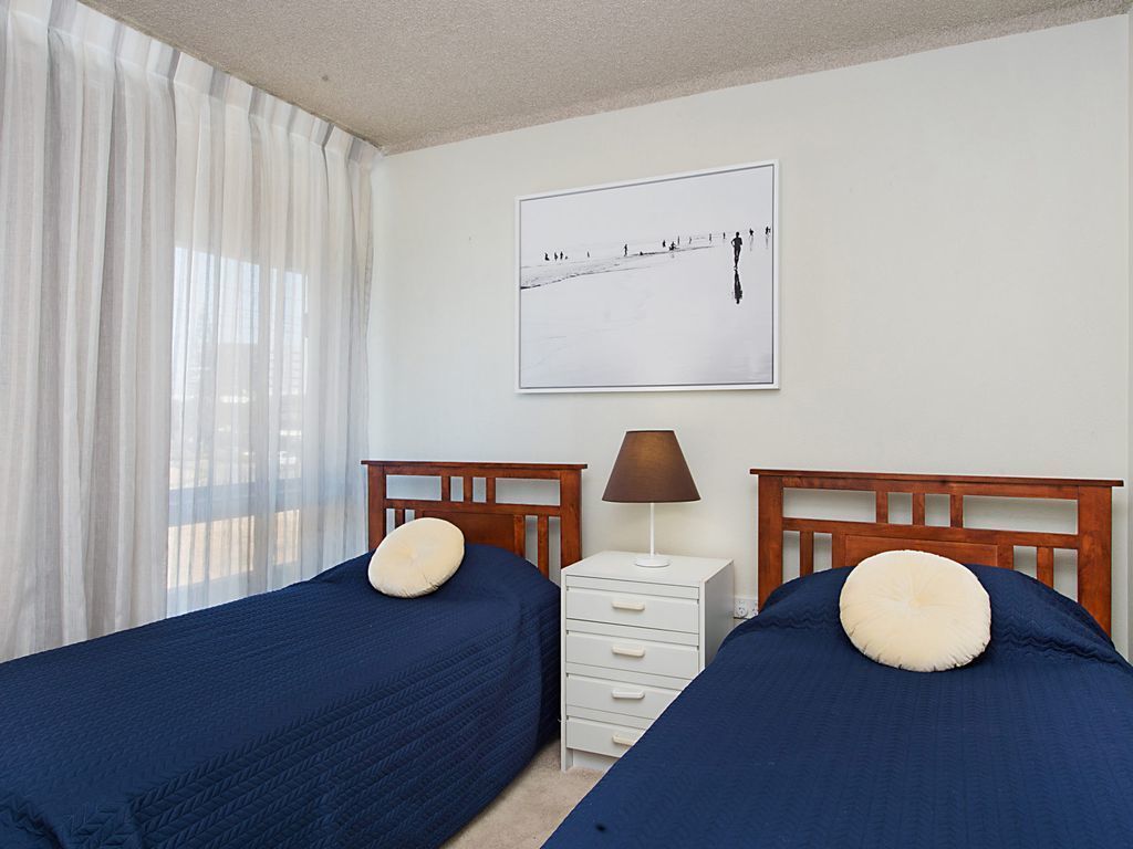 Kooringal Unit 3 - Wi-Fi included in this  apartment right on Greenmount Beach Coolangatta