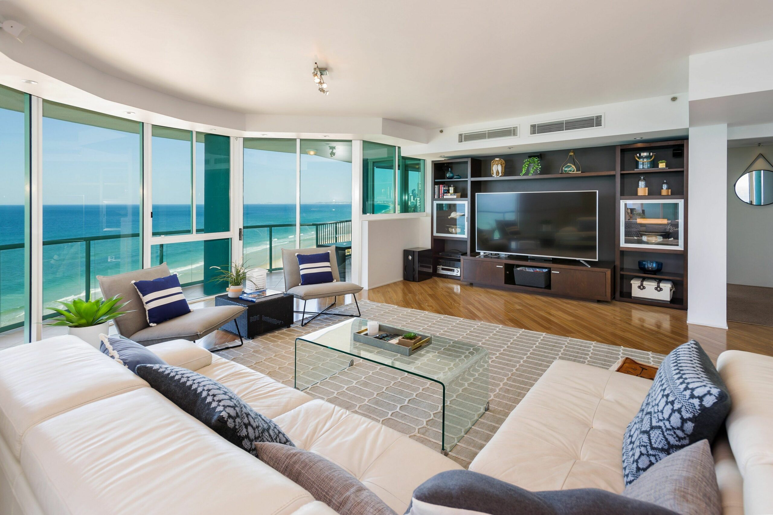 Luxury Oceanfront 3 Bedroom Platinum Sub-penthouse With 256 sqm of Living Space