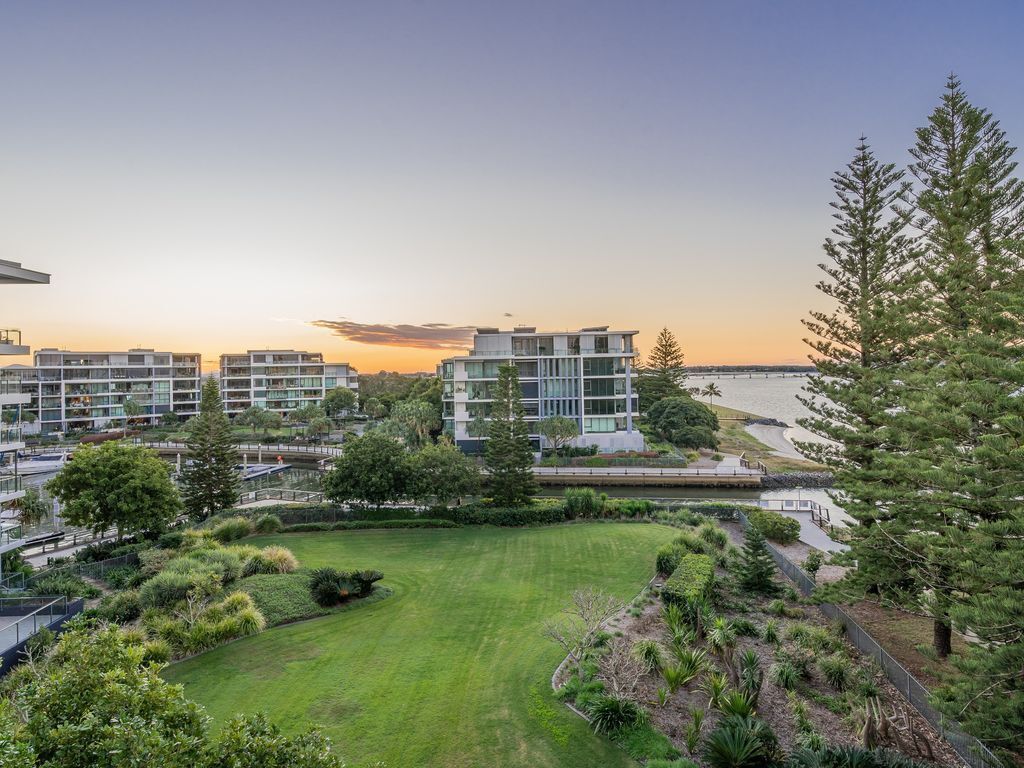 Luxury Gold Coast Penthouse! Waterfront Views! Free Wifiparkingnetflix