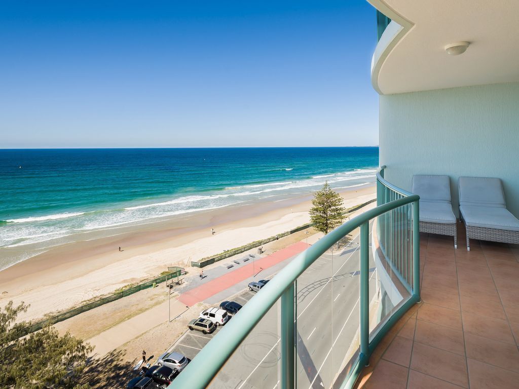 2 Bedroom Ocean View Apartment With Expansive Beach and Ocean Views