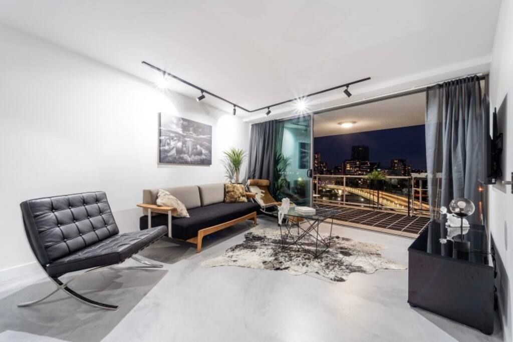 Stylish 3 Bedroom CBD River & City Views Free Spasaunapoolwifinetflix