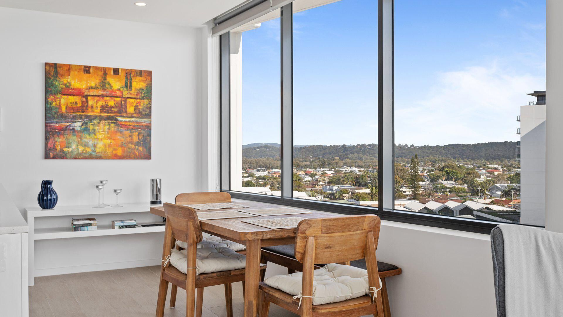 Ocean Views Apartment With Rooftop Pool