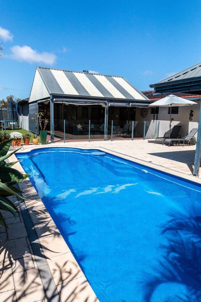 Blue Water  - Your  "luxury Resort Style" home in Perth Metro near Beach.