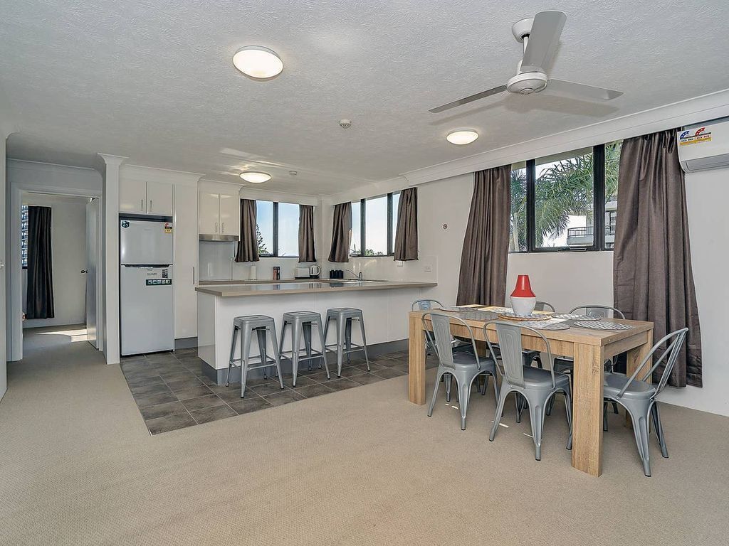 Taste Surfers Paradise Living in Lush Home