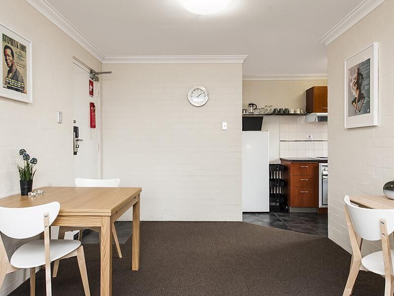 Subiaco Village With Pool, BBQ & spa - Free Parking and Wifi - one Bedroom