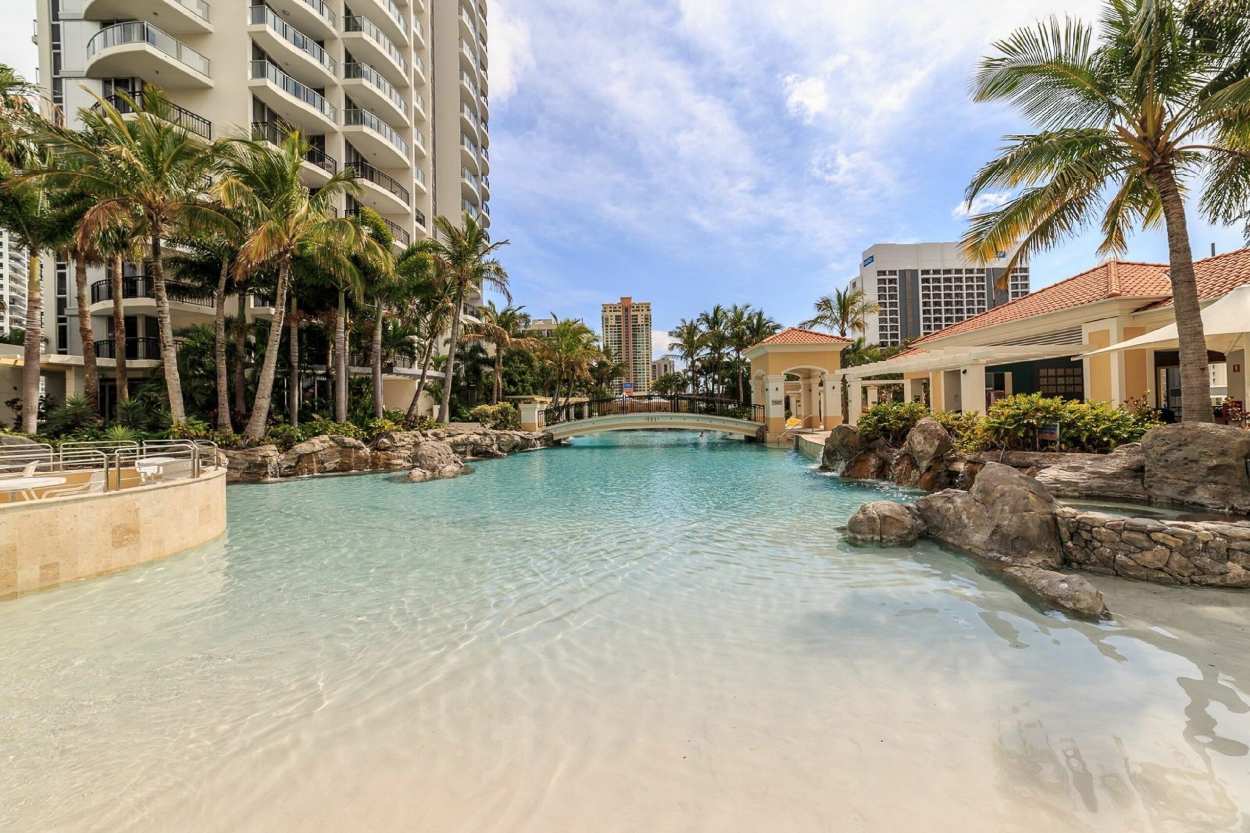 Towers of Chevron Renaissance Apartment to Sleep up to 6 People