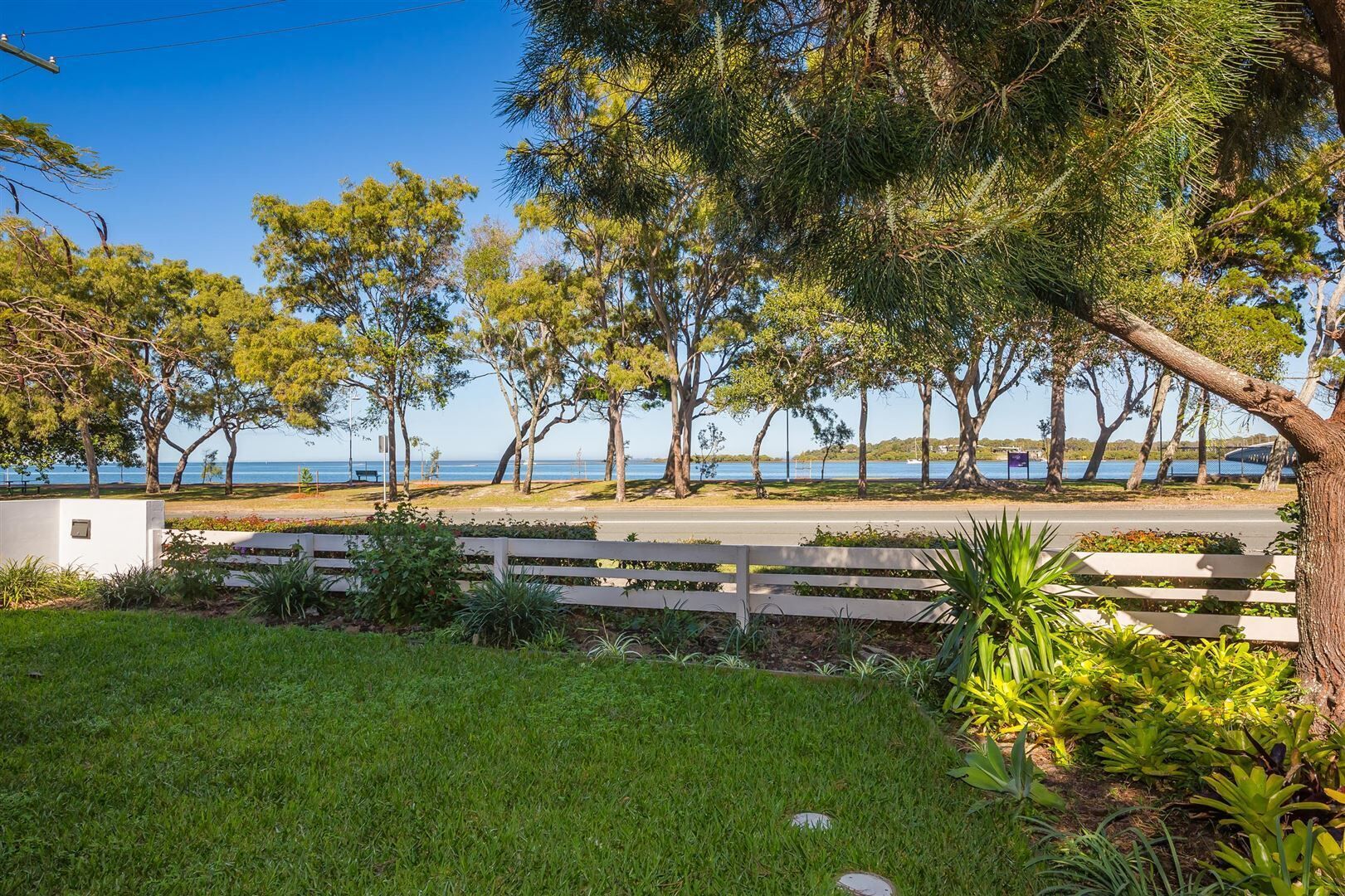 Island Homestay Bribie Island 4 Bedroom 2 Bathroom Waterfront