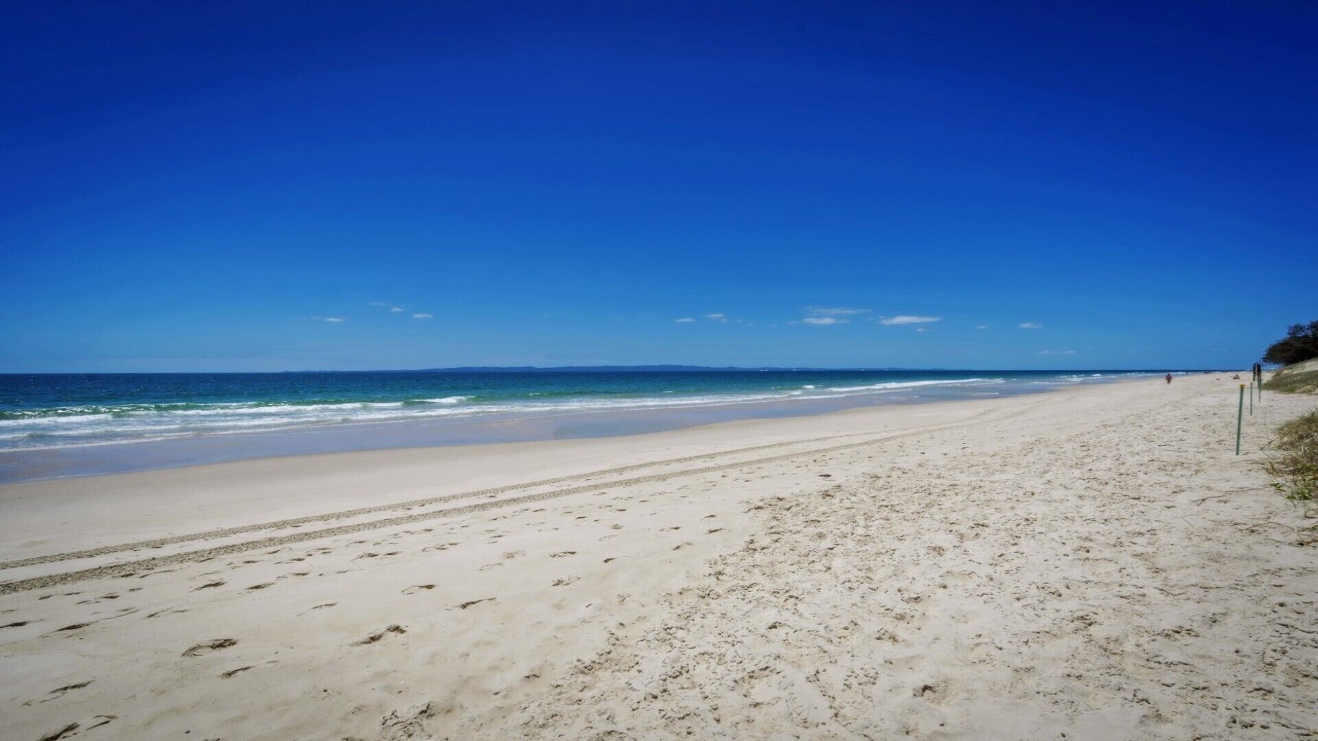 TOP FLOOR BEACHFRONT APARTMENT