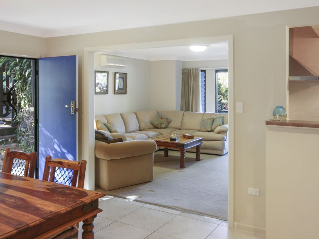 Macleay Island Luxurious Beachfront Apartment, Pool, Canoe, Bikes, Fishing, Golf