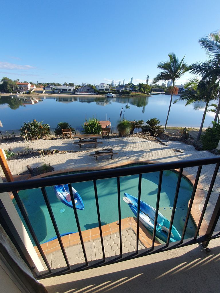 Waterfront Family Paradise, Pets Welcome, Broadbeach Location Location Location