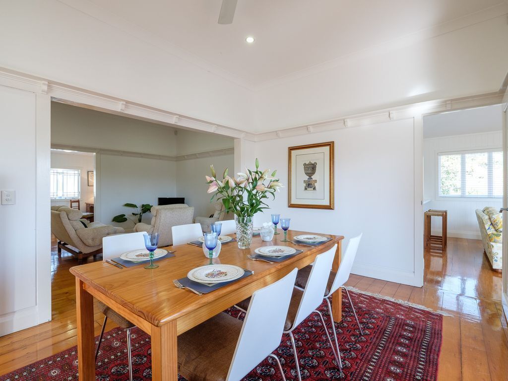 Fantastic Base for Business Meetings, Dinner Parties or Family get Together!
