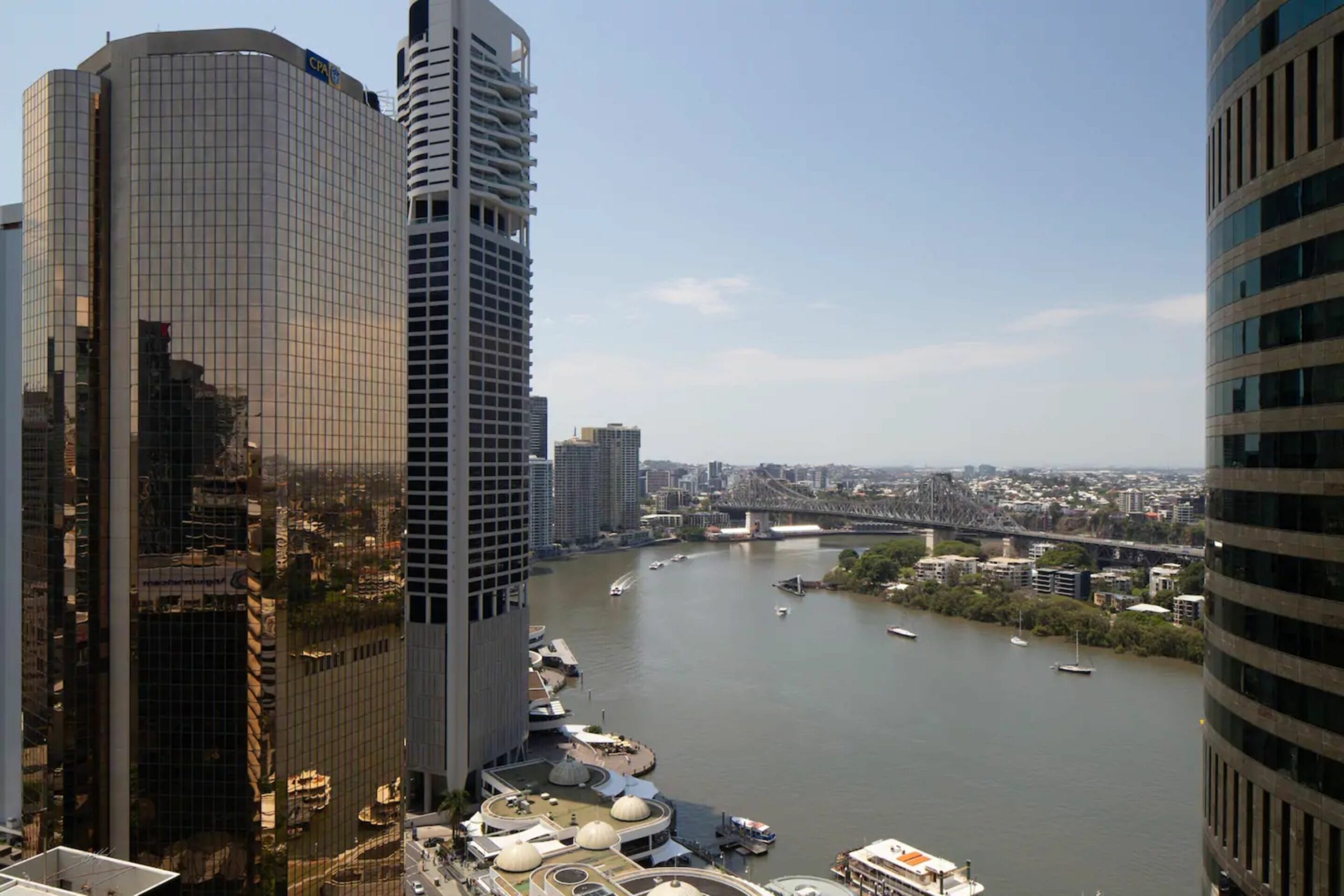 Amazing Brisbane CBD 2 Bedroom Apartment With River Views