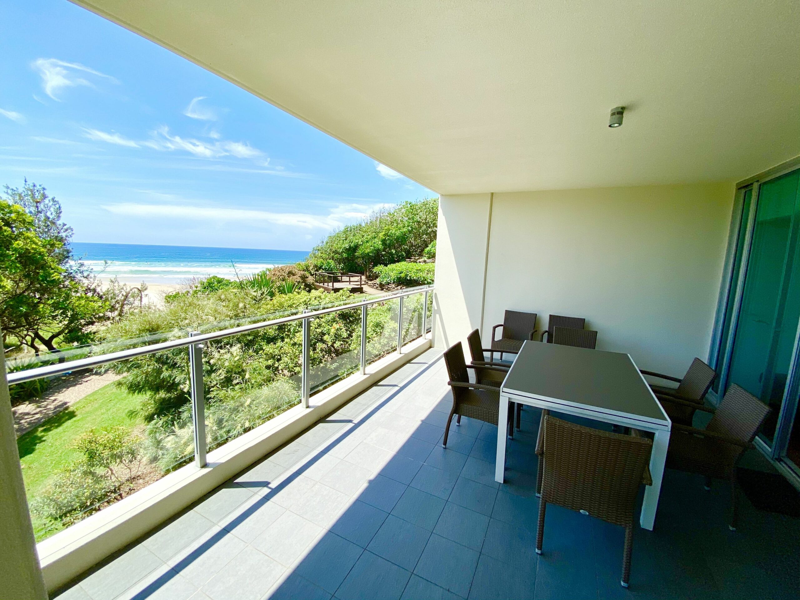 SPACIOUS BEACH PAD – AMAZING OCEAN VIEWS - CABARITA BEACH