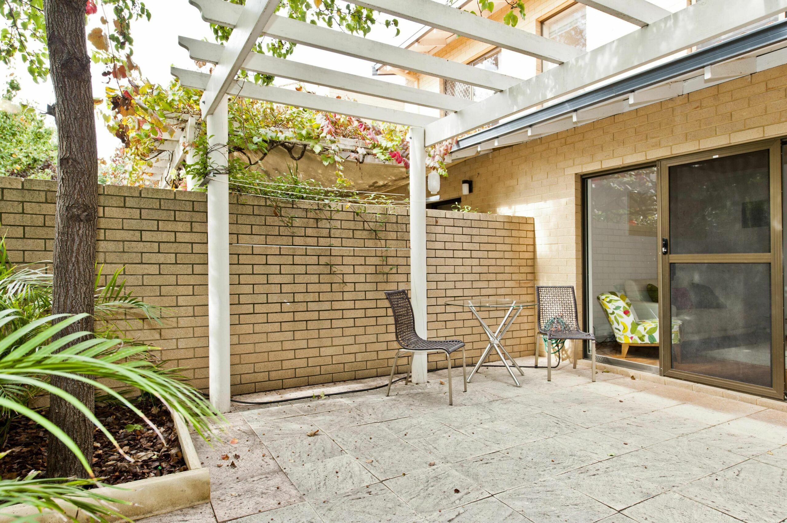 Subiaco Holiday Apartment has the Three P's - Position, Presentation and Price