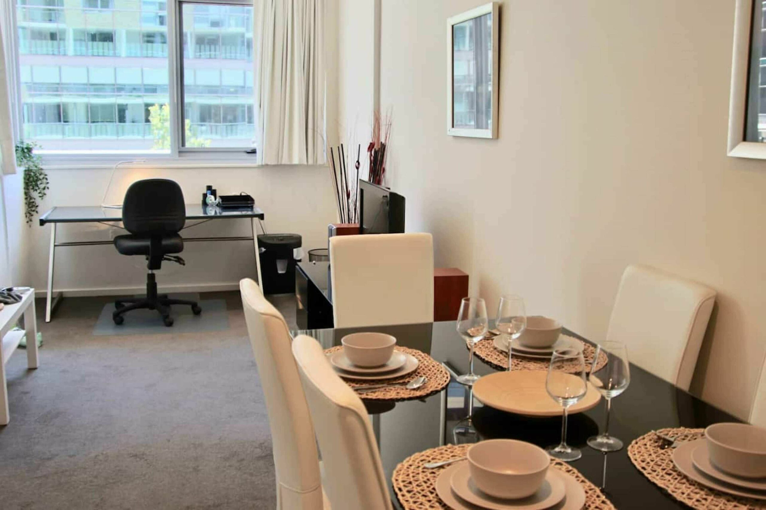 Stylish Mod Apt Near CBD Free Parking