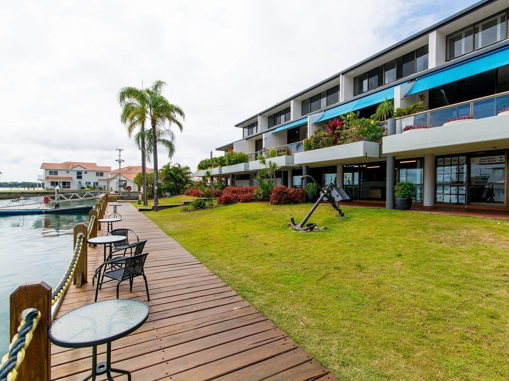 Fantastic 1st Floor Unit Over Looking Sandstone Point Marina