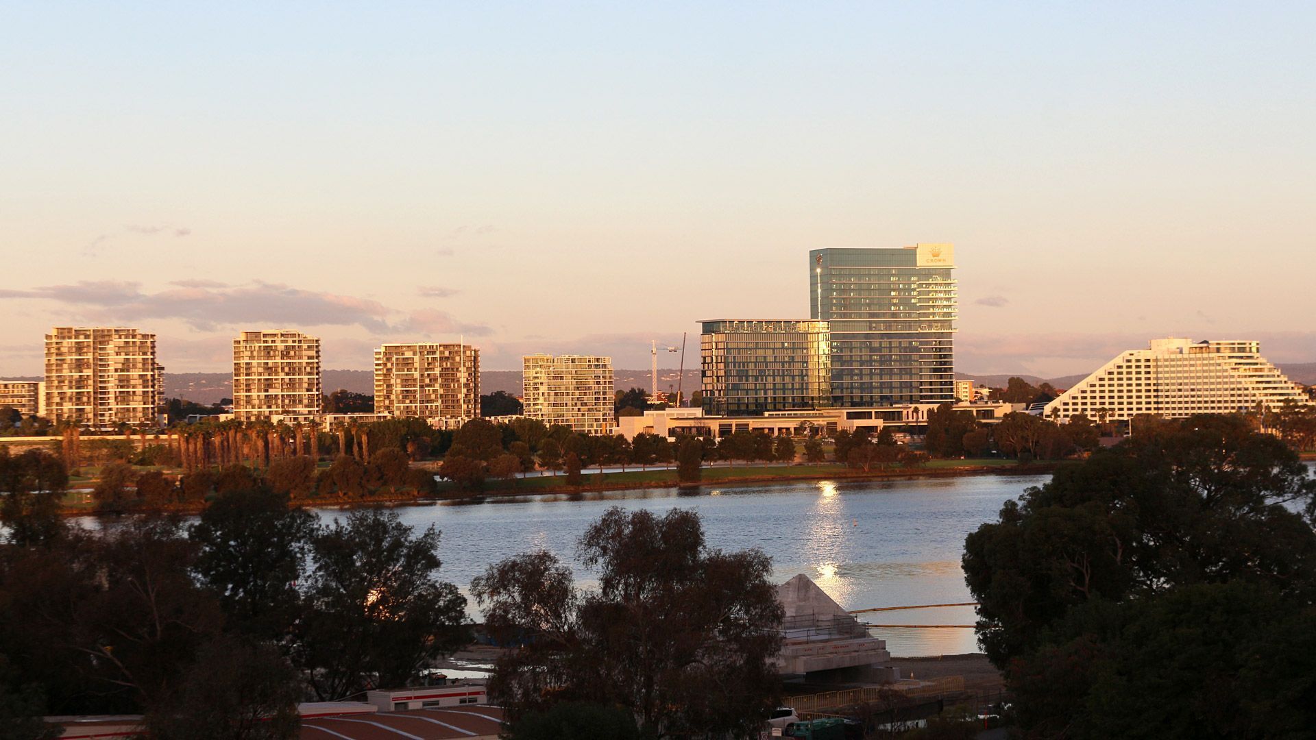 East Perth Luxury- Voted Wa's top Suburb. Enjoy!