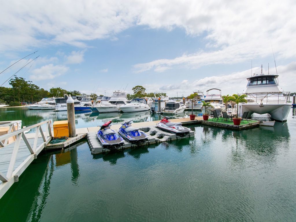 Fantastic 1st Floor Unit Over Looking Sandstone Point Marina