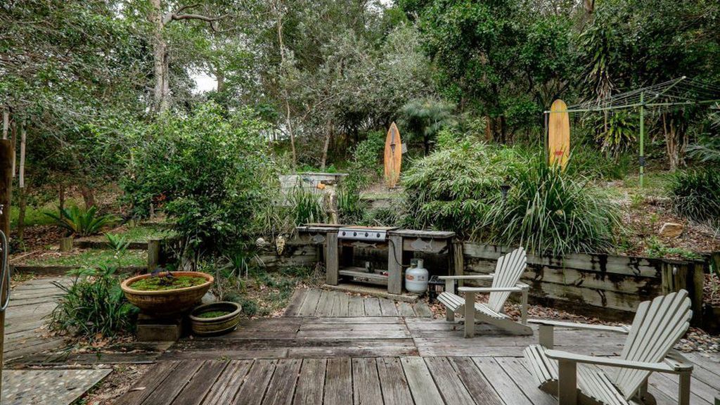 Five Bimba Tractor House Close to Beach, Amongst gum Trees, Artists Retreat