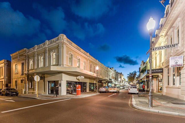 THE Pakenham - a Grand Historic Fremantle Apartment