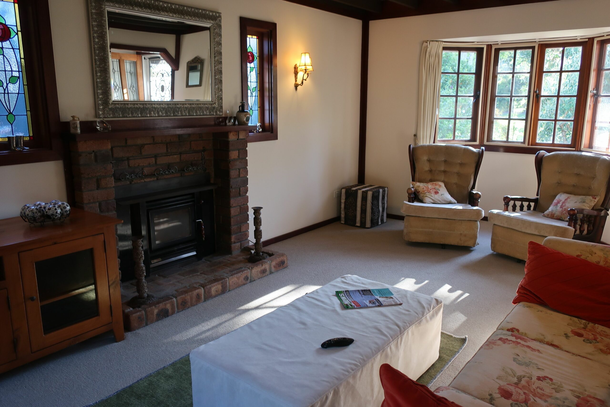 English Style Cottage 400m Walk From Gallery Walk!