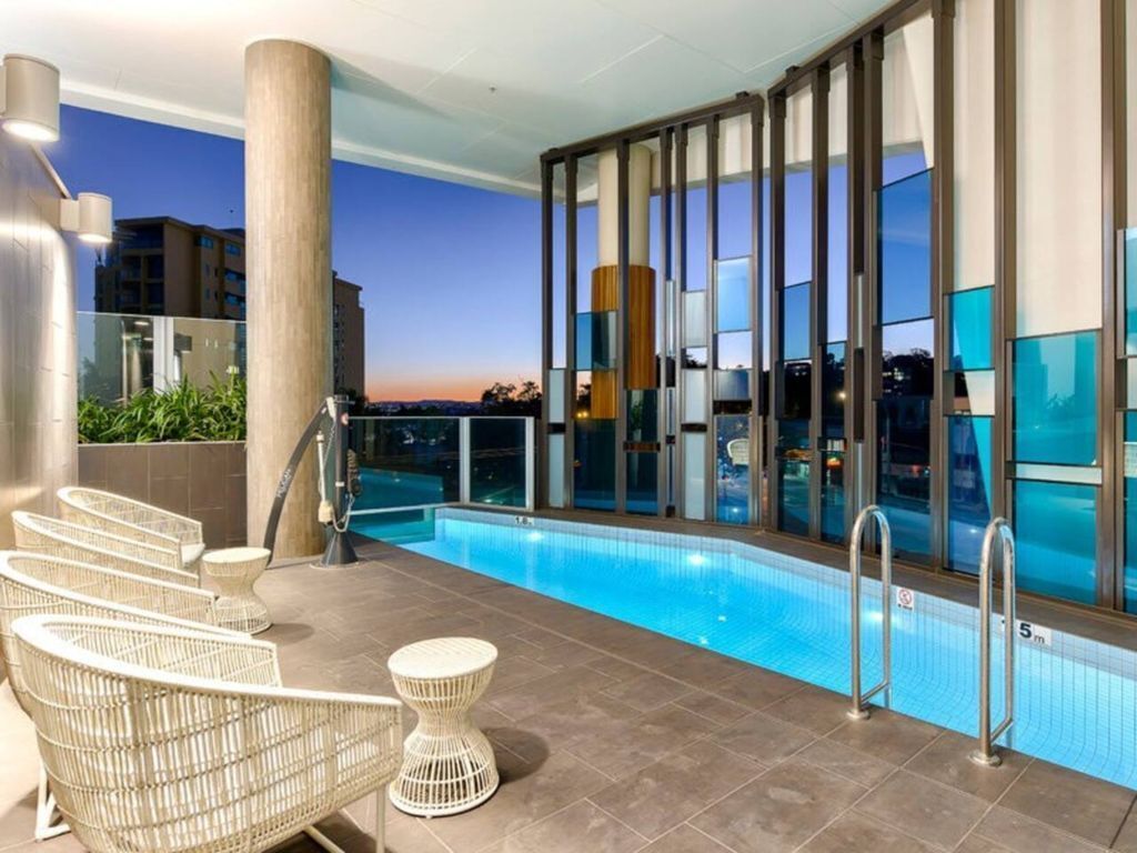 Modern 1 Bedroom Apartment With Pool