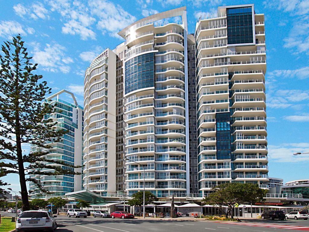 Reflections Tower 2 Unit 304- Coolangatta Beachfront 2 Bedroom Apartment with Wi-Fi, easy walk to cl