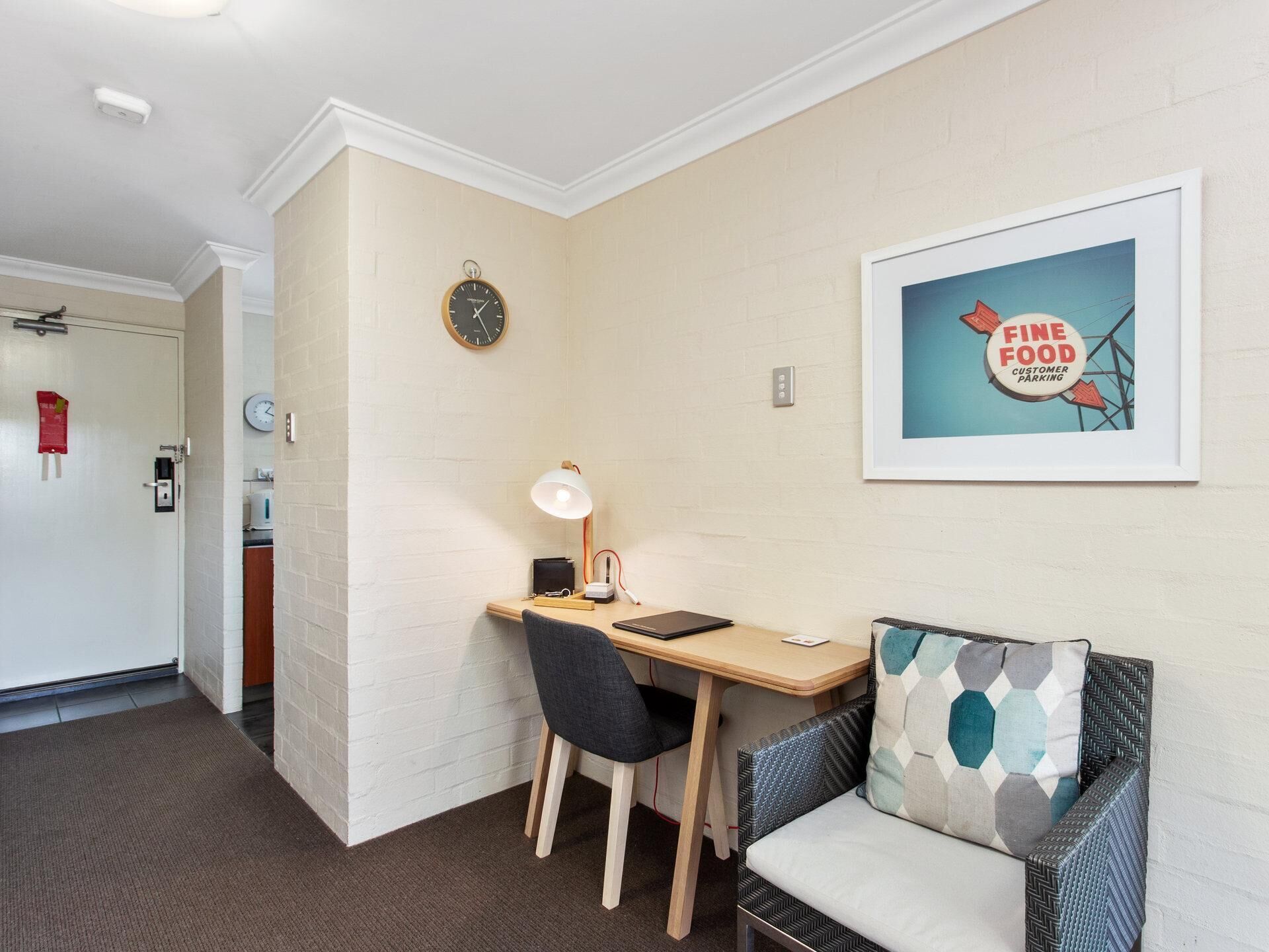 Subiaco Village With Pool, BBQ & spa – Free Parking and Wifi – one Bedroom